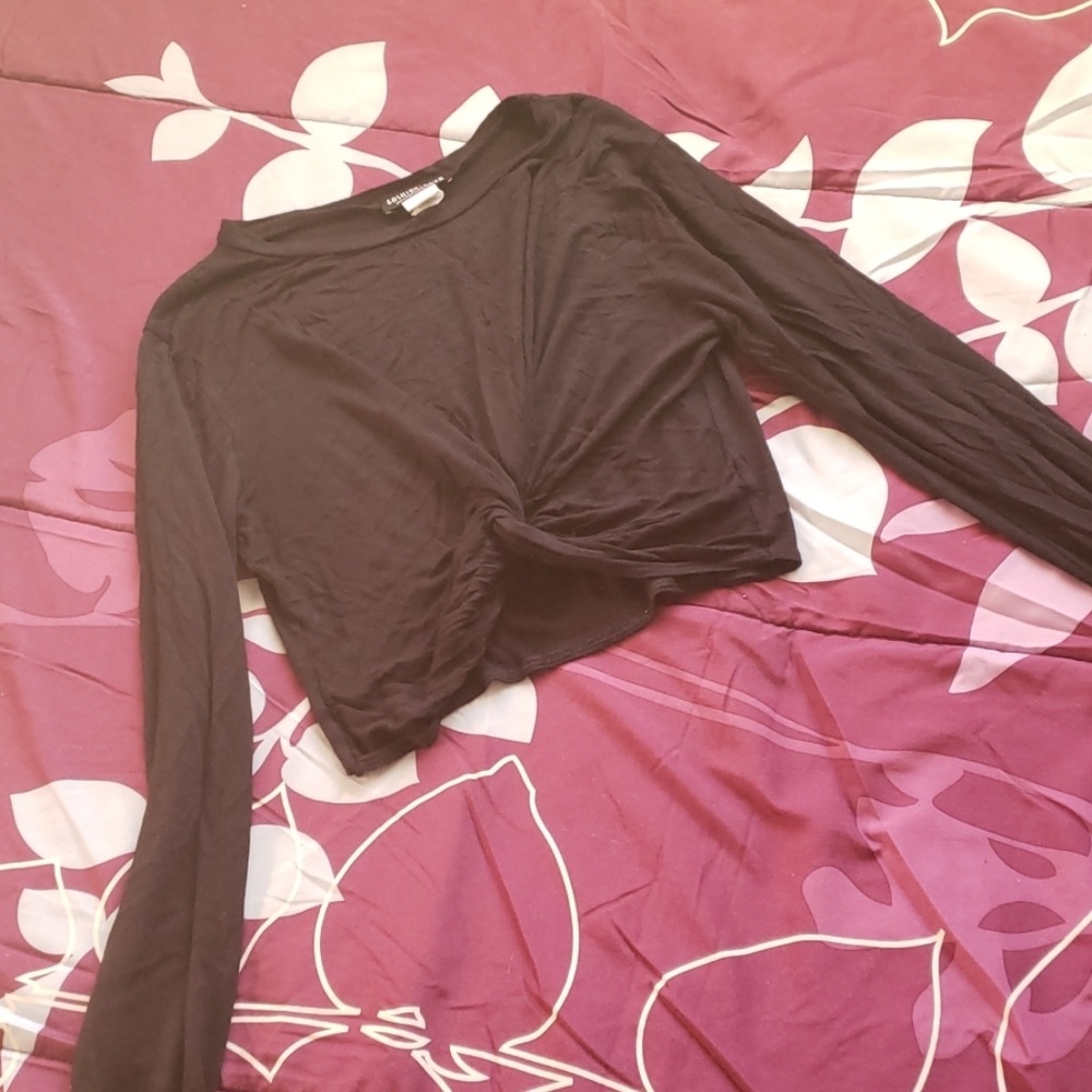 Front knot long sleeve crop top
